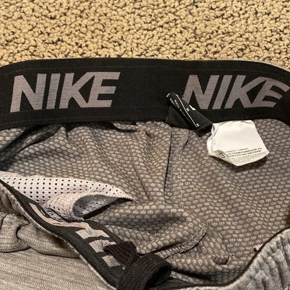 Nike Gray Athletic Shorts Size Medium in EUC - Picture 7 of 9